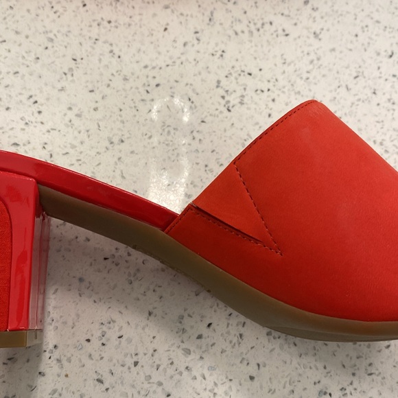 Anne Klein suede mules 7.5 - Picture 6 of 7